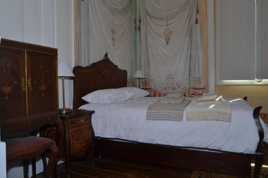 Solar Romantico Anno 1850 Al Hotel Torres Novas Room photo